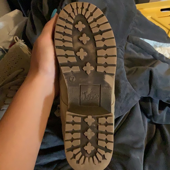 boots size 7 in woman’s - Picture 3 of 4